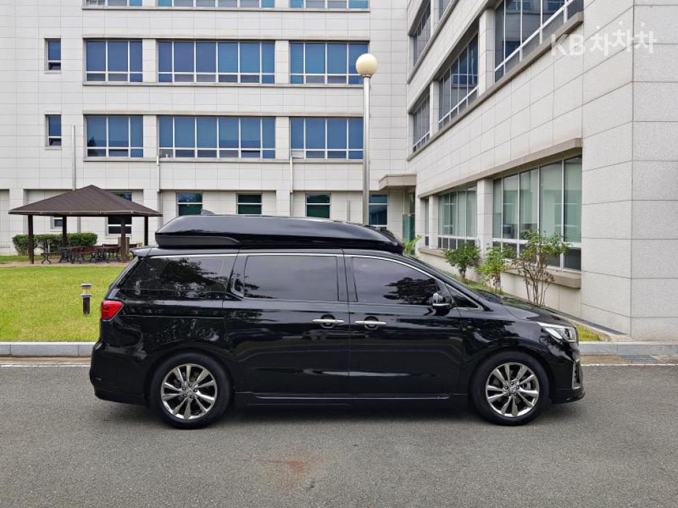 Kia Carnival — miniaturë 4