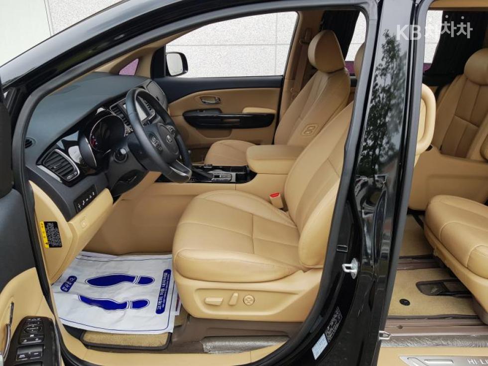 Kia Carnival — miniaturë 7