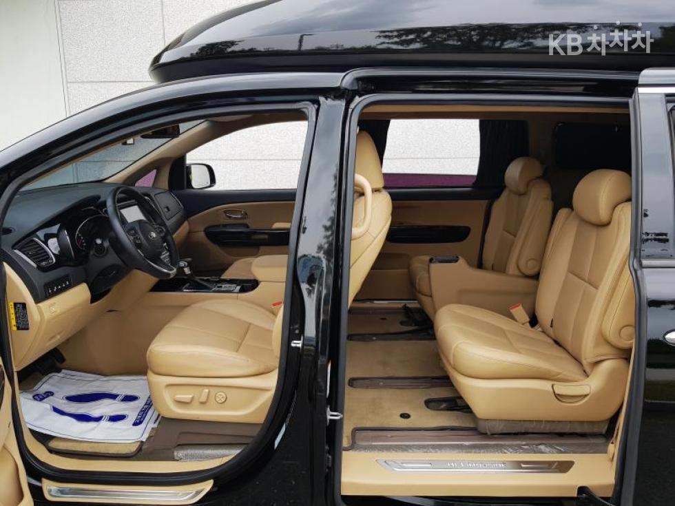 Kia Carnival — miniaturë 8