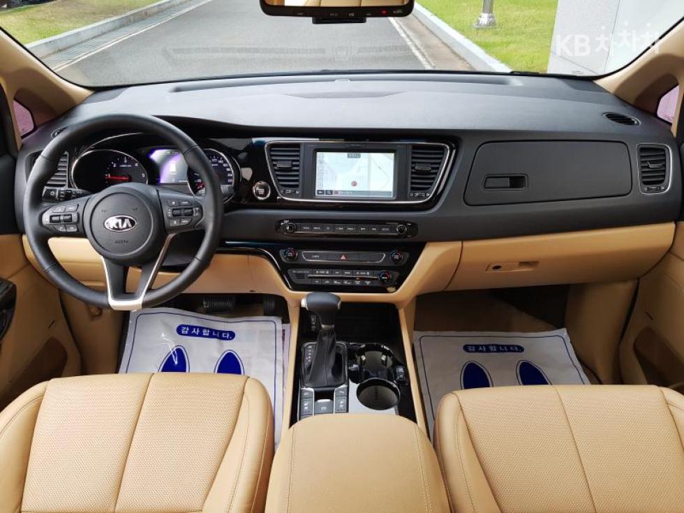 Kia Carnival — miniaturë 9