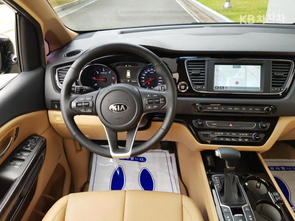 Kia Carnival — miniaturë 10