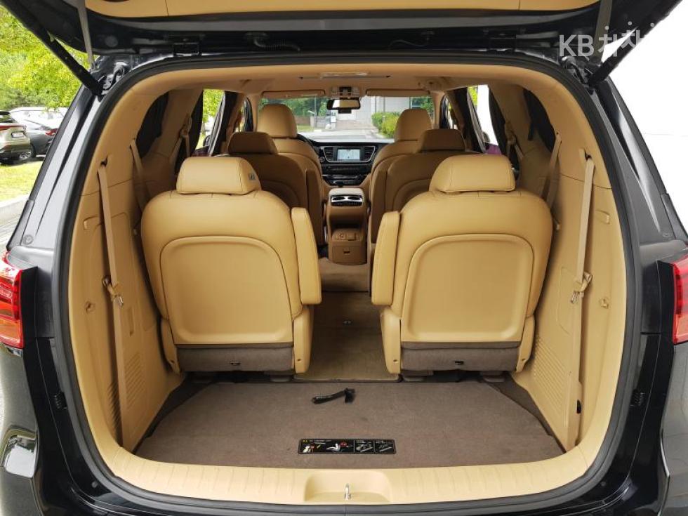 Kia Carnival — miniaturë 18