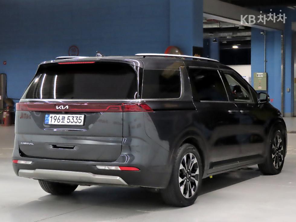 Kia Carnival — miniaturë 4