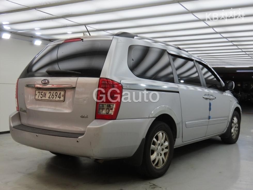 Kia Carnival — miniaturë 3