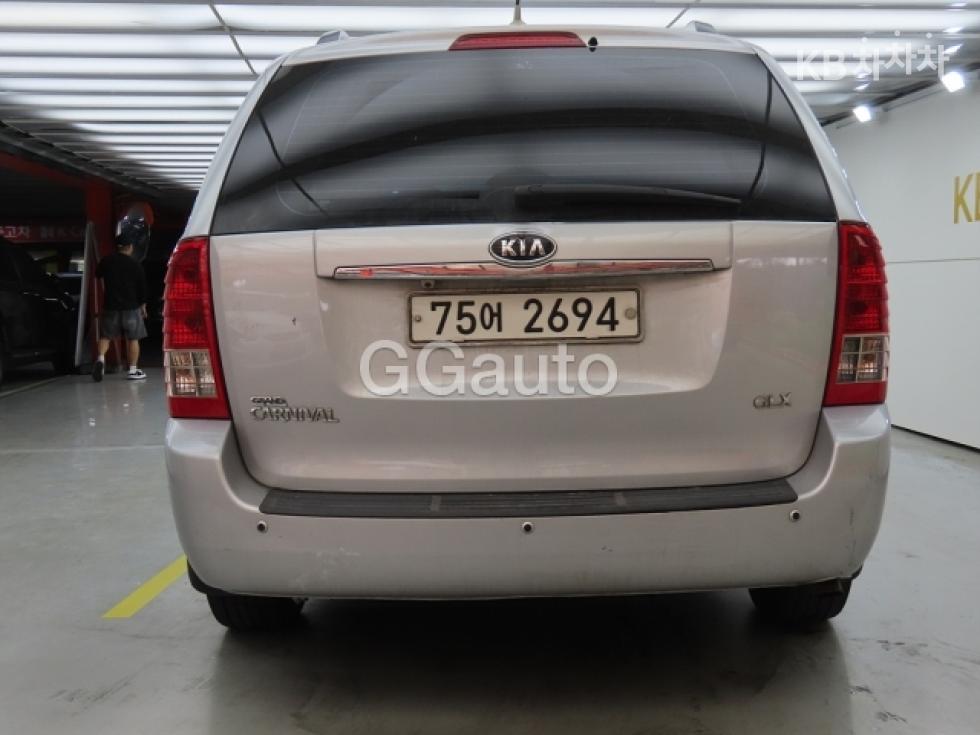 Kia Carnival — miniaturë 4