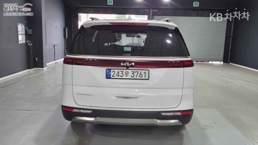 Kia Carnival — miniaturë 4