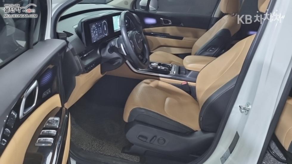 Kia Carnival — miniaturë 9