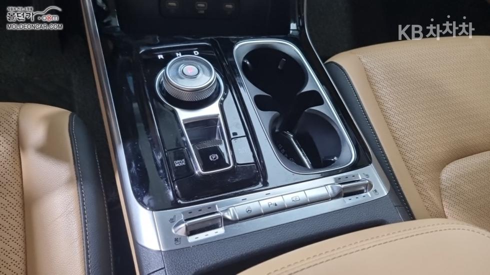 Kia Carnival — miniaturë 14