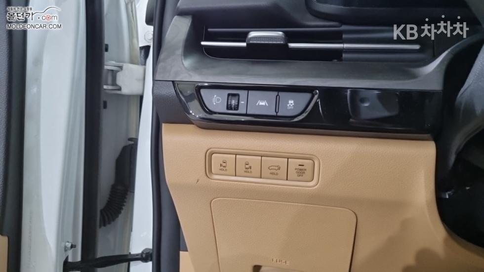 Kia Carnival — miniaturë 16