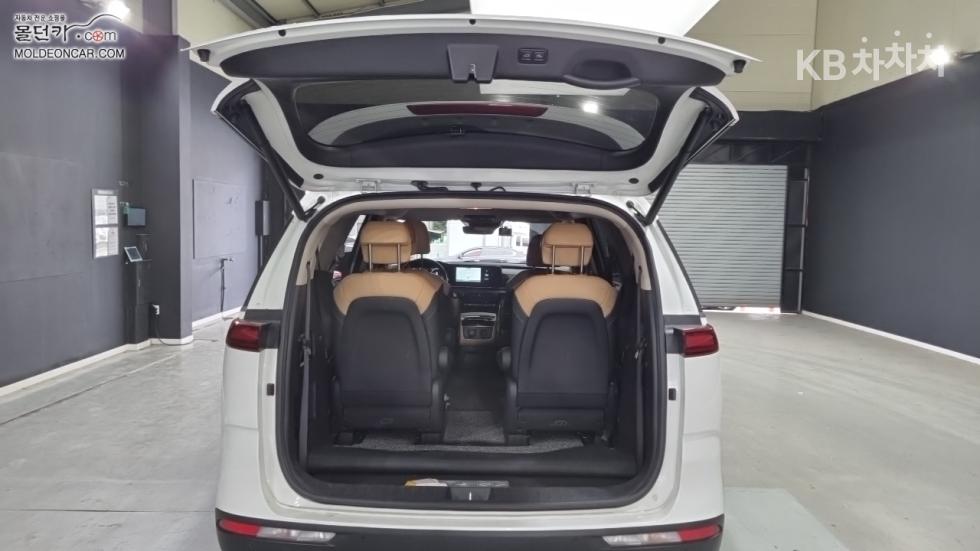 Kia Carnival — miniaturë 18