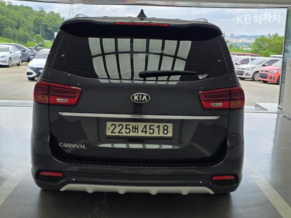 Kia Carnival — miniaturë 3