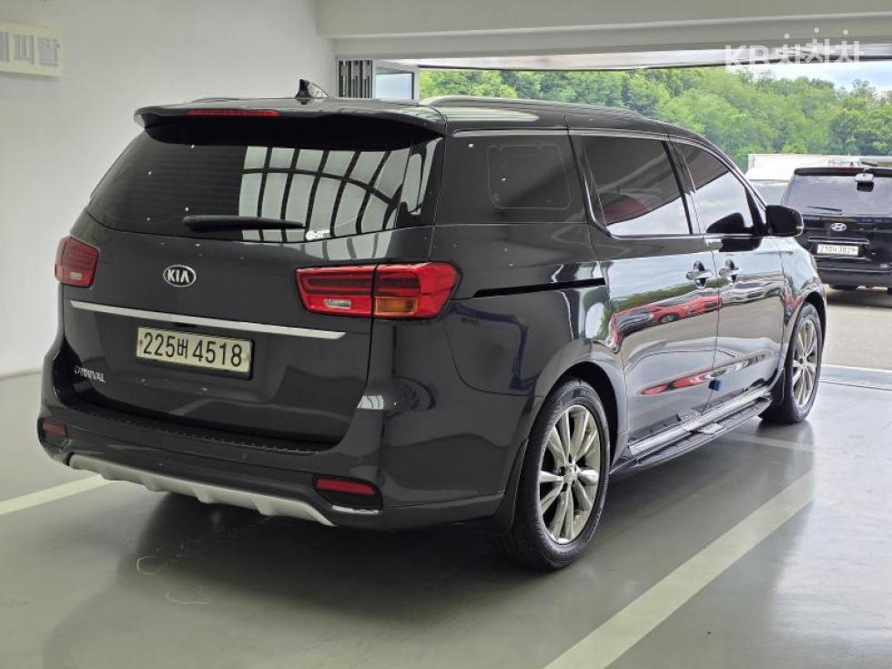 Kia Carnival — miniaturë 4
