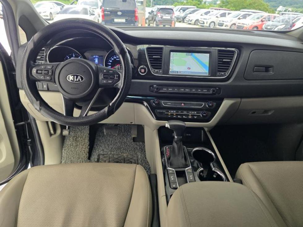Kia Carnival — miniaturë 6