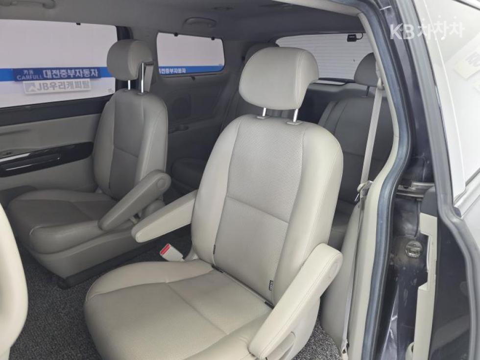 Kia Carnival — miniaturë 7