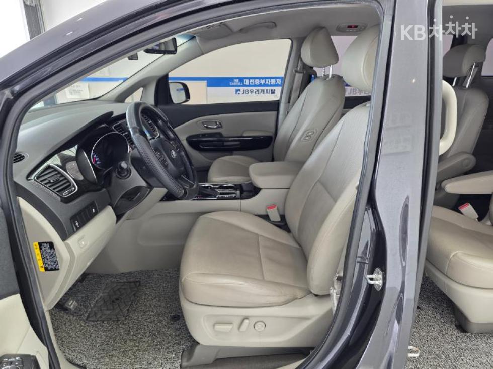 Kia Carnival — miniaturë 8