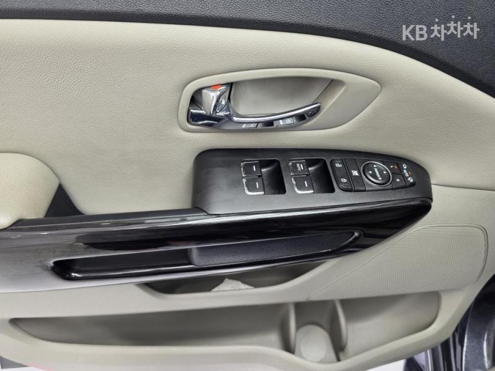 Kia Carnival — miniaturë 13