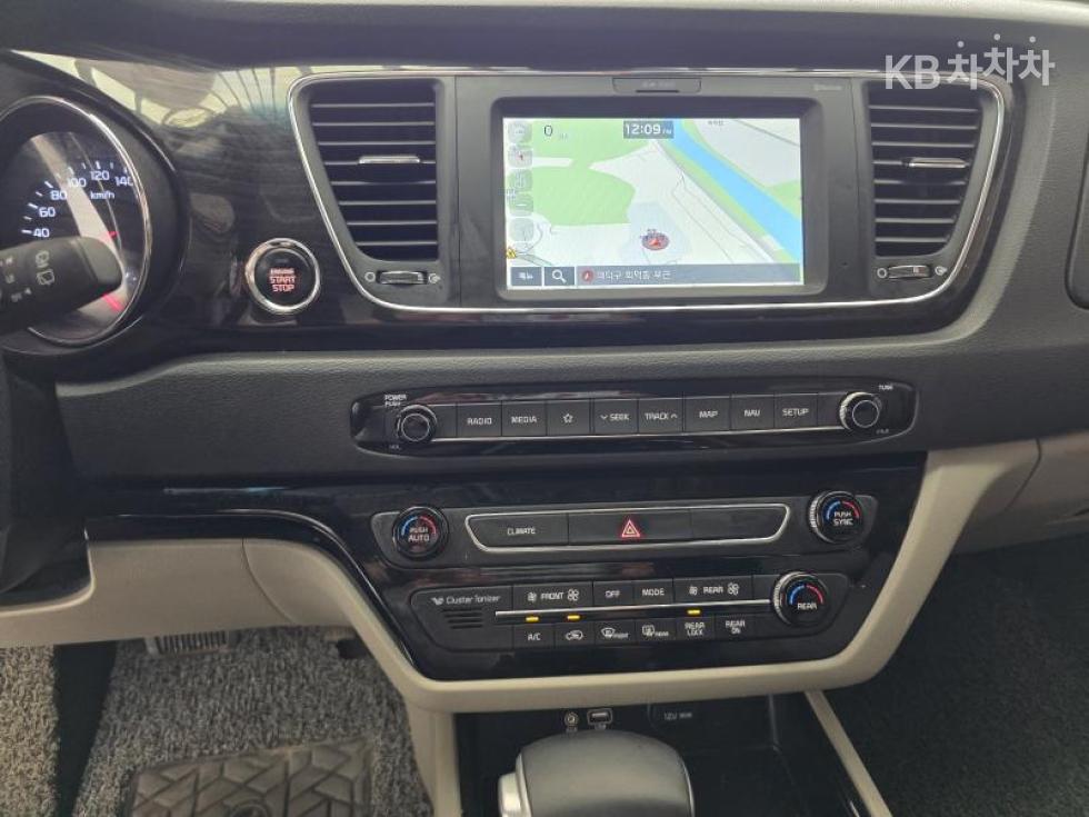 Kia Carnival — miniaturë 15