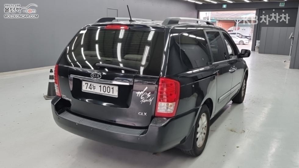 Kia Carnival — miniaturë 2
