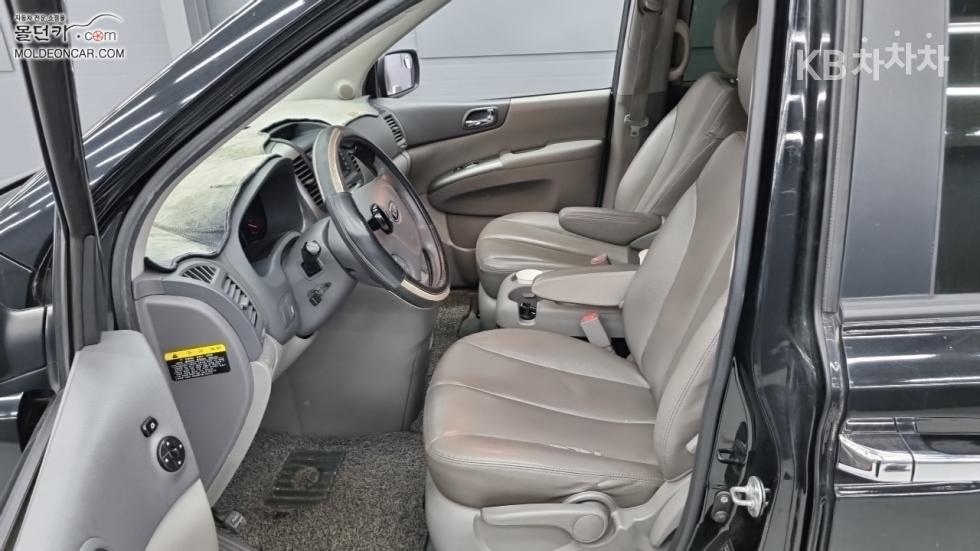 Kia Carnival — miniaturë 9