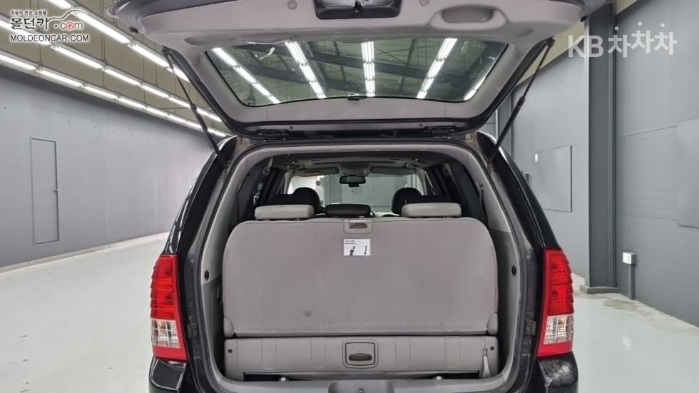 Kia Carnival — miniaturë 18