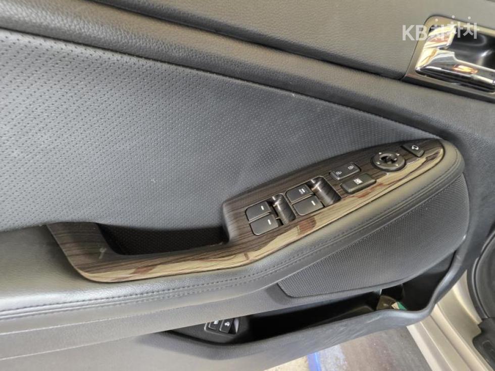 Kia K5 — miniaturë 10