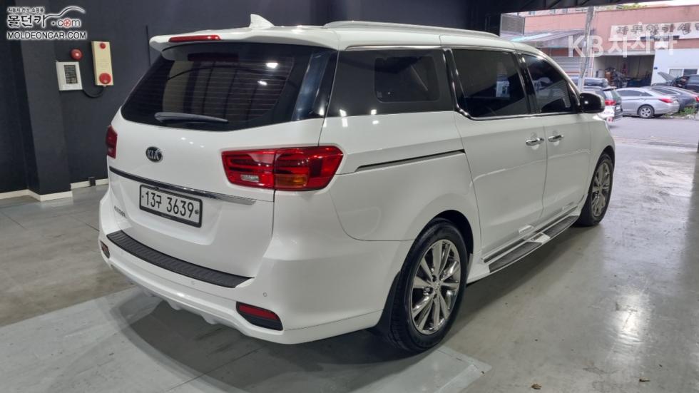 Kia Carnival — miniaturë 2
