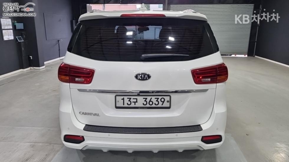 Kia Carnival — miniaturë 4