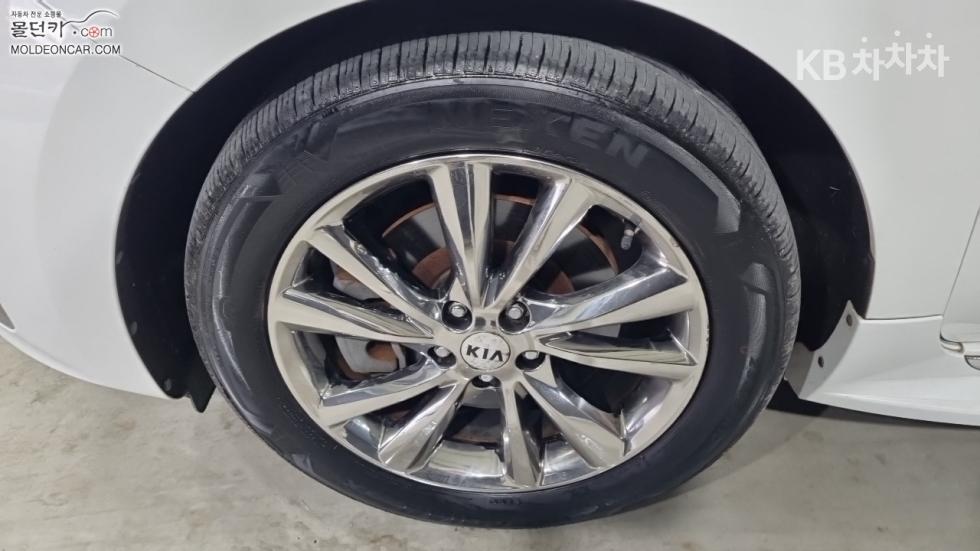 Kia Carnival — miniaturë 6