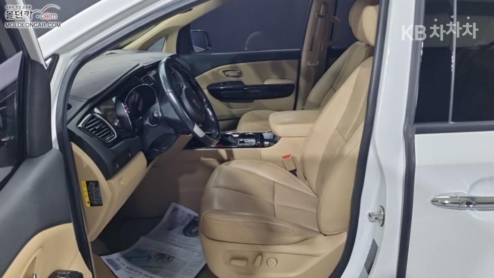 Kia Carnival — miniaturë 9