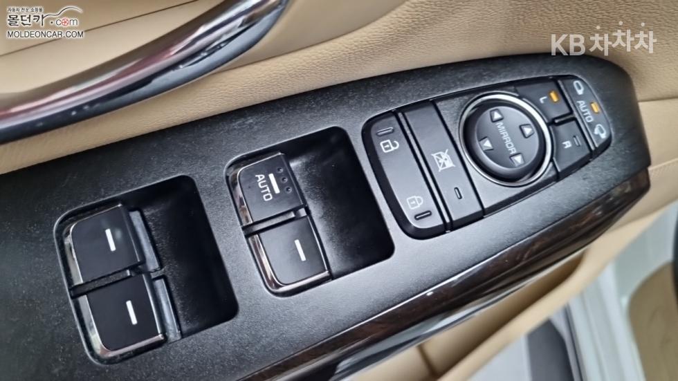 Kia Carnival — miniaturë 17
