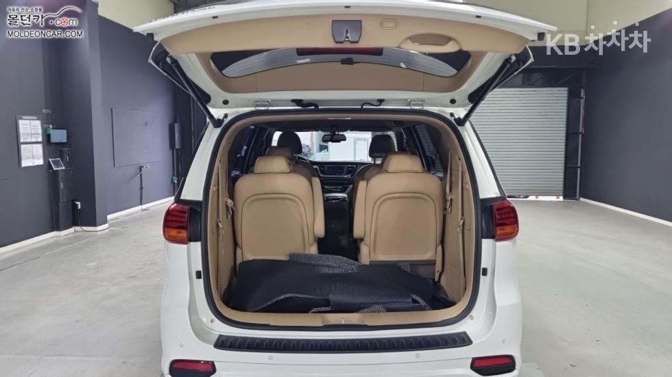 Kia Carnival — miniaturë 18