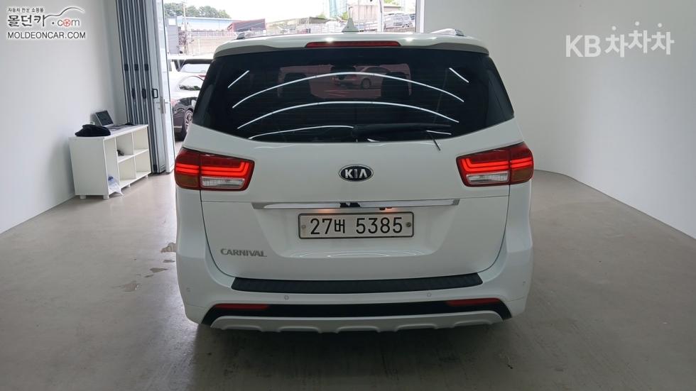 Kia Carnival — miniaturë 4
