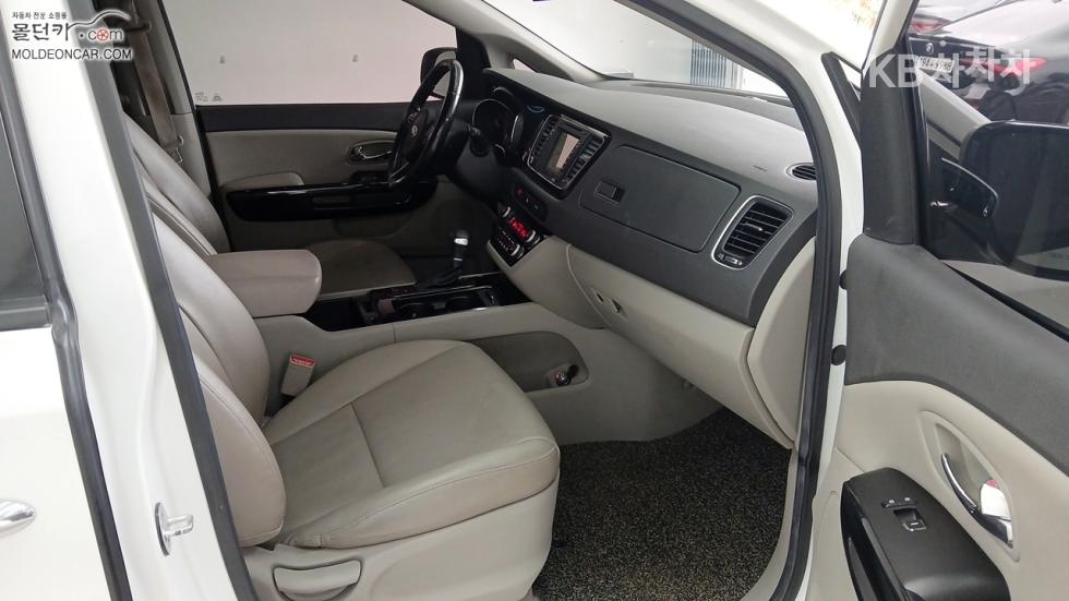 Kia Carnival — miniaturë 8
