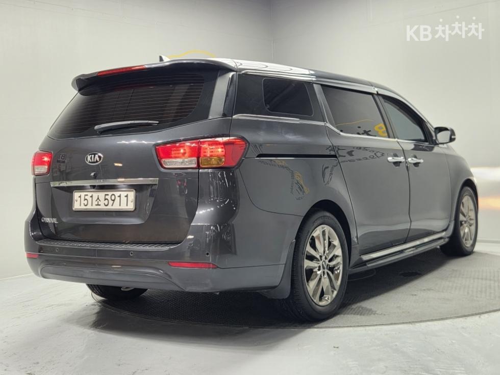 Kia Carnival — miniaturë 4