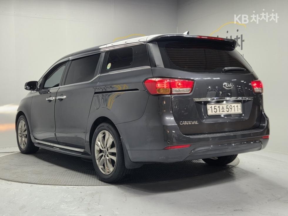 Kia Carnival — miniaturë 5