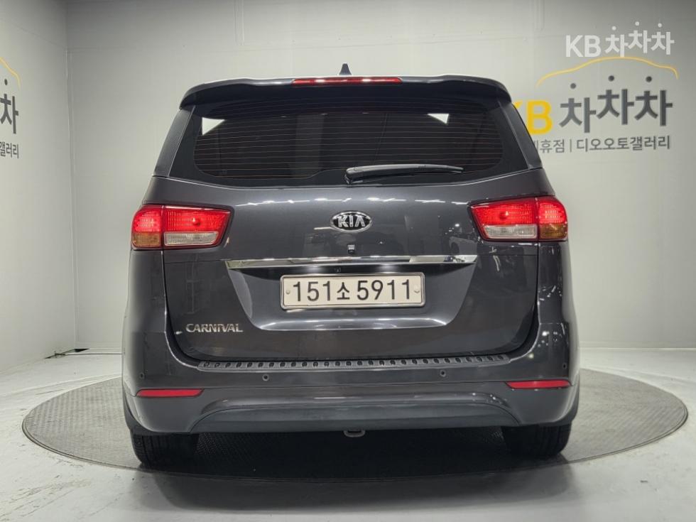 Kia Carnival — miniaturë 6