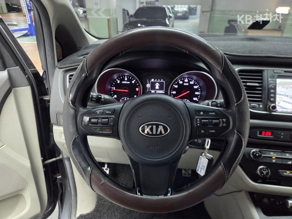 Kia Carnival — miniaturë 8