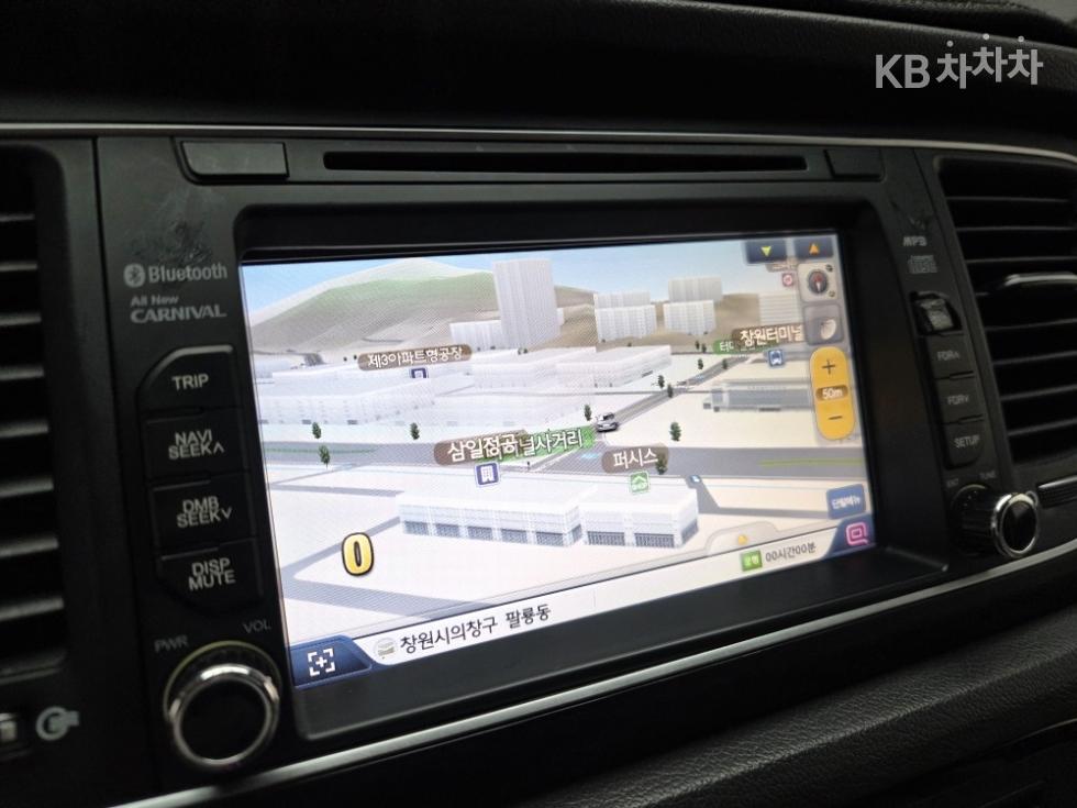 Kia Carnival — miniaturë 10