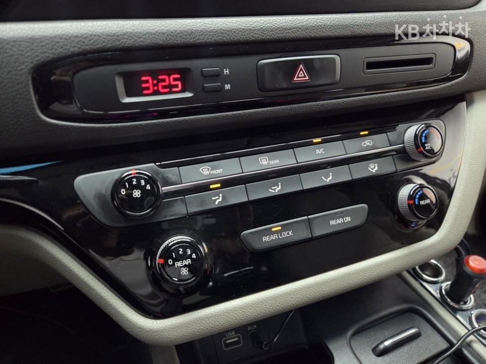 Kia Carnival — miniaturë 12