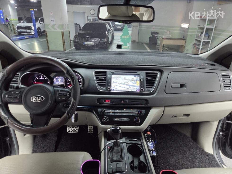 Kia Carnival — miniaturë 13