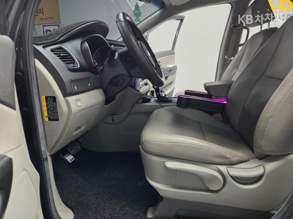 Kia Carnival — miniaturë 14