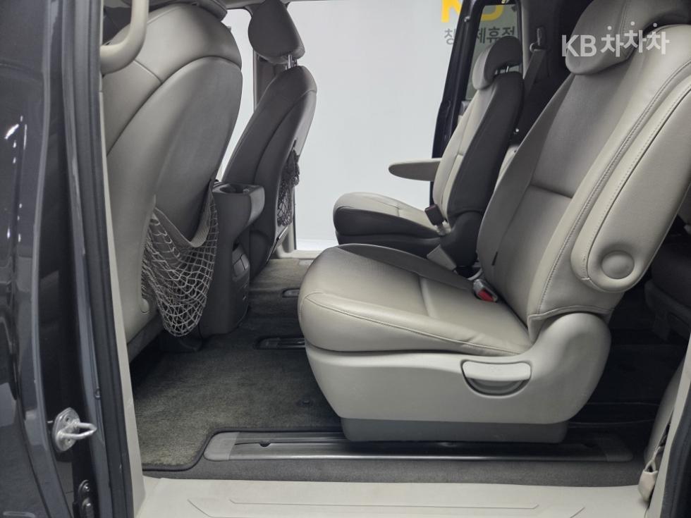 Kia Carnival — miniaturë 15