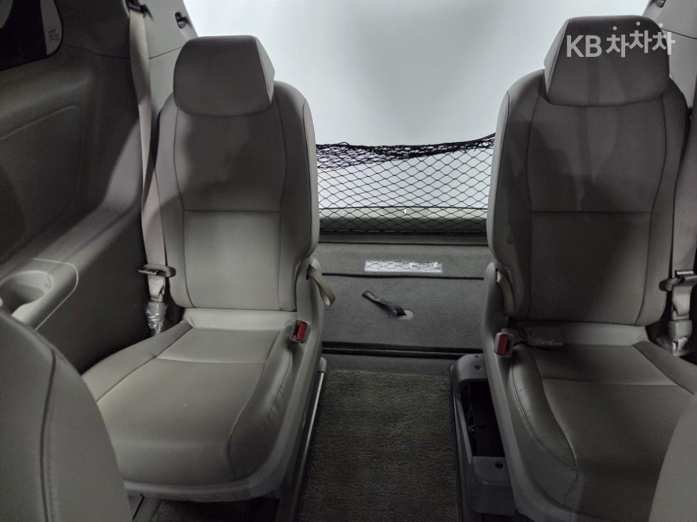 Kia Carnival — miniaturë 16