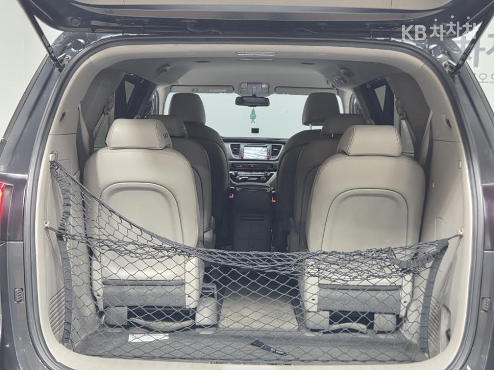 Kia Carnival — miniaturë 17