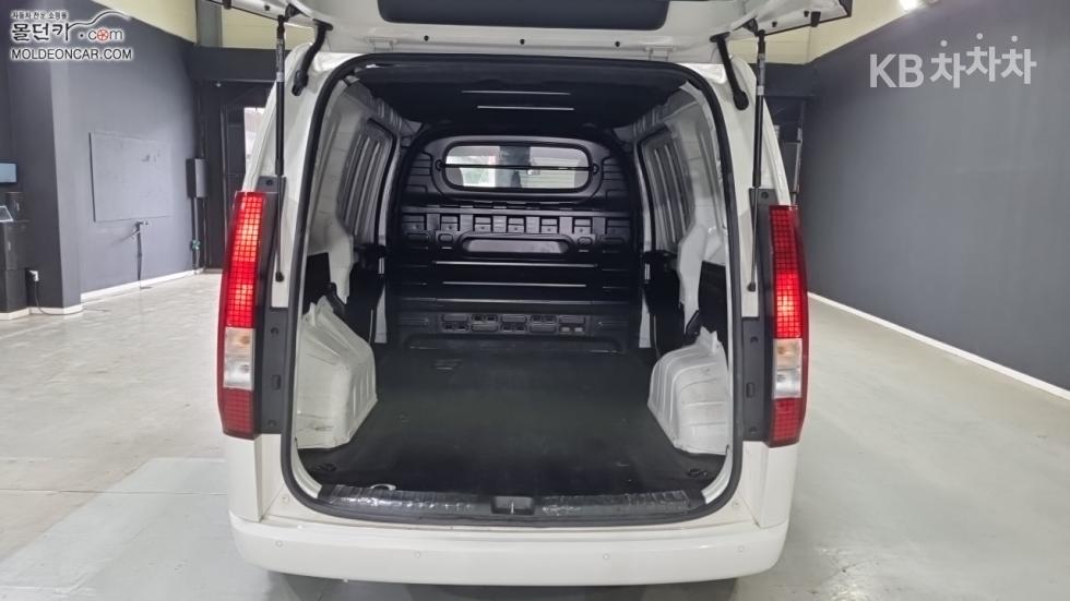 Hyundai Staria — miniaturë 16