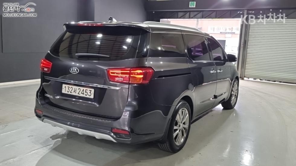 Kia Carnival — miniaturë 2