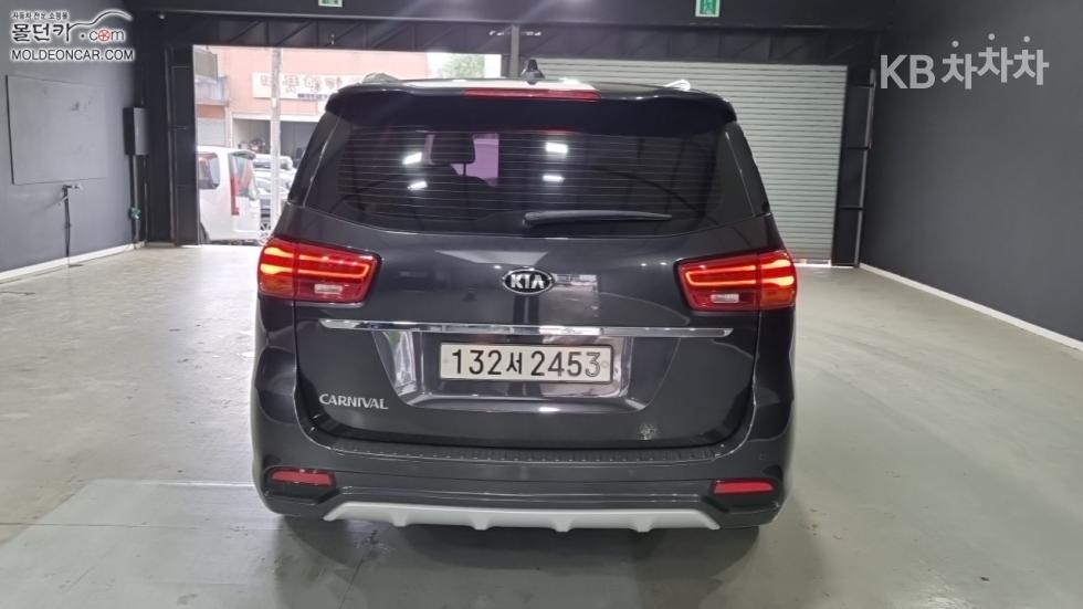 Kia Carnival — miniaturë 4