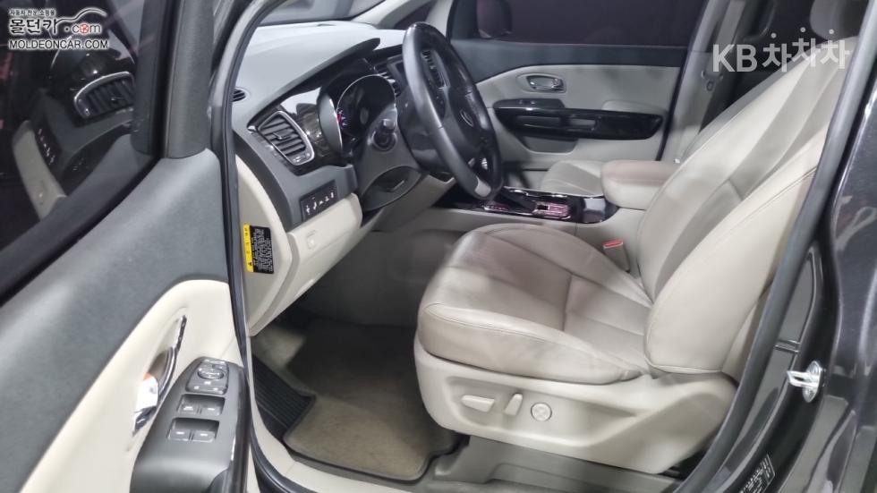 Kia Carnival — miniaturë 9