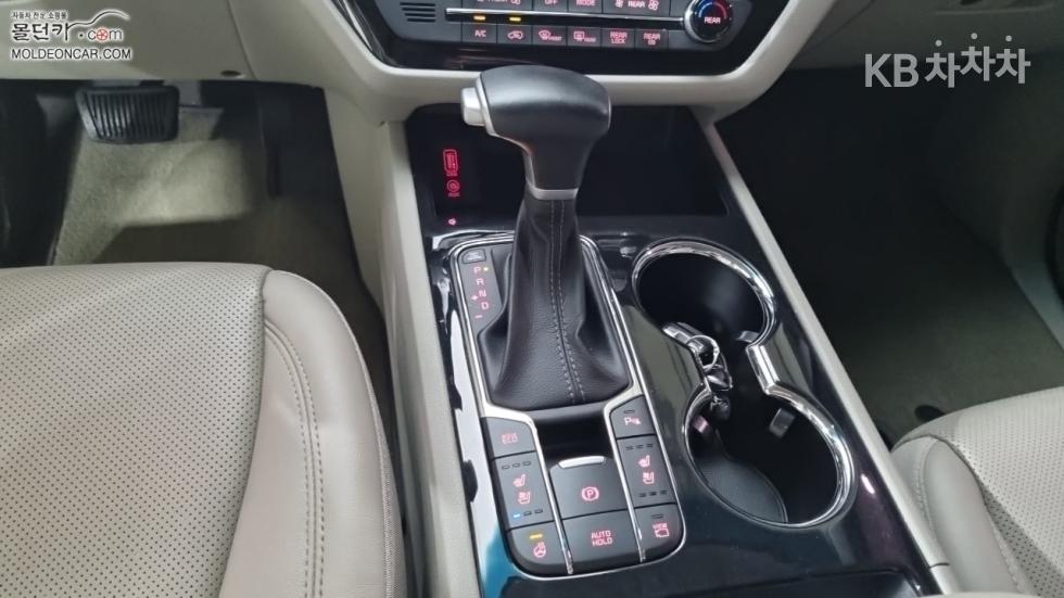 Kia Carnival — miniaturë 14