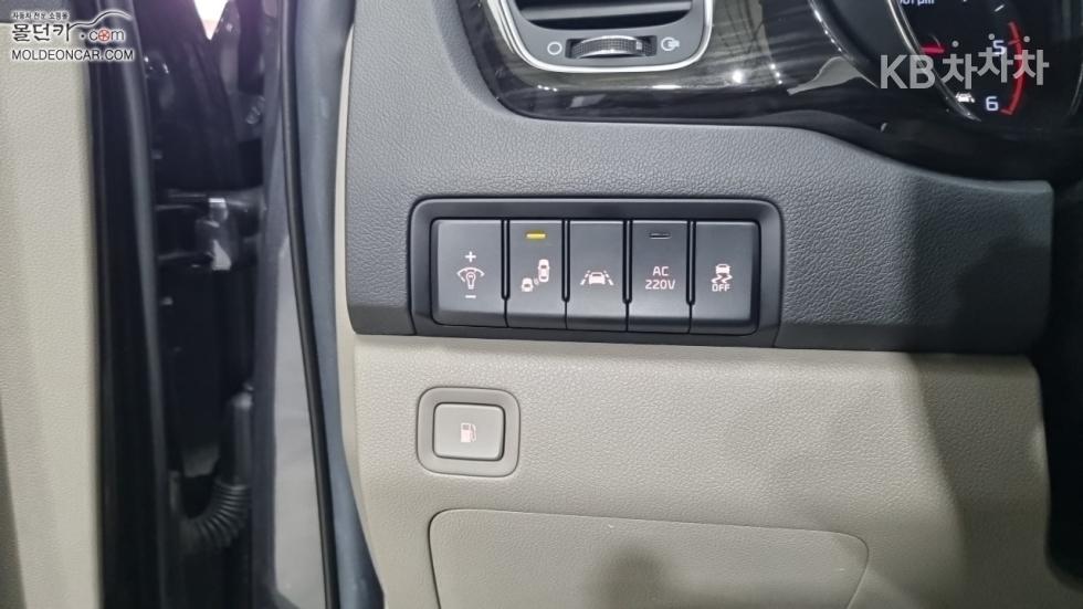 Kia Carnival — miniaturë 16